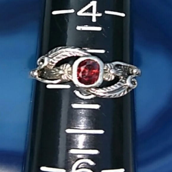 VINTAGE Sterling Silver Bezel Set Juicy Red NATURAL Gemstone Feather Detail Ring - Picture 7 of 8